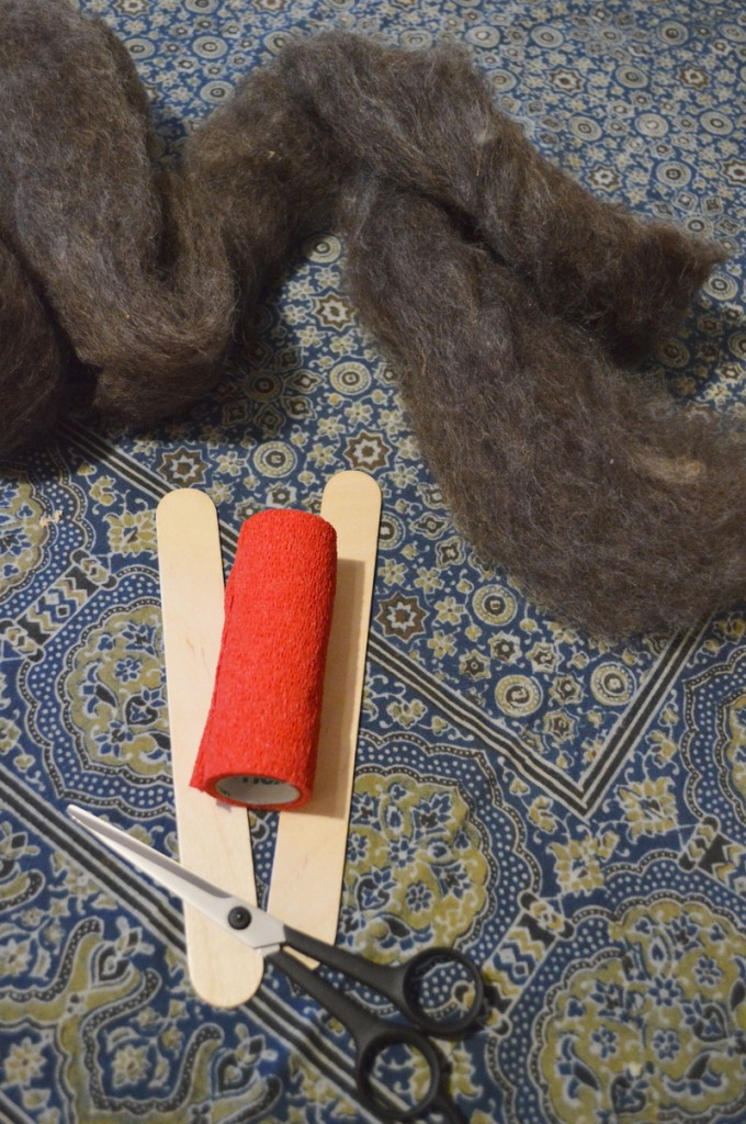 lamb splint materials - wool, splint, and scissors
