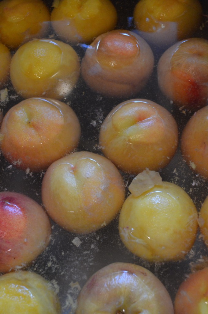 Fresh peaches blanching