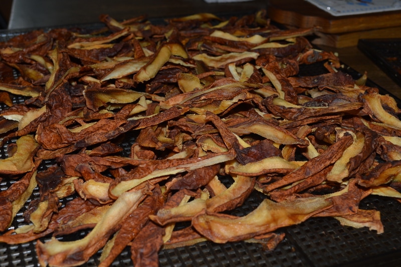 Dried pear slices