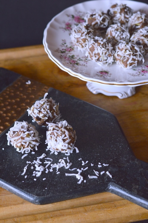 These pumpkin spice energy balls are made without added sweetening. They have just a hint of sweetness to curb your cravings, while satisfying the need for a pick-me-up in the afternoon slump. Make them in just 15 minutes. They taste better if you chill them before eating them.