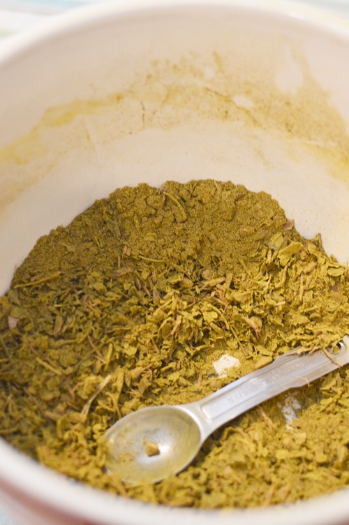 This eyebright formula contains just 5 herbs, chosen for their antimicrobial and stimulating actions on the eye tissues. These herbs cleanse, nourish, and rebuild the eyes. It's important to use the formula regularly for best effect, using it as an eye wash and a tea.