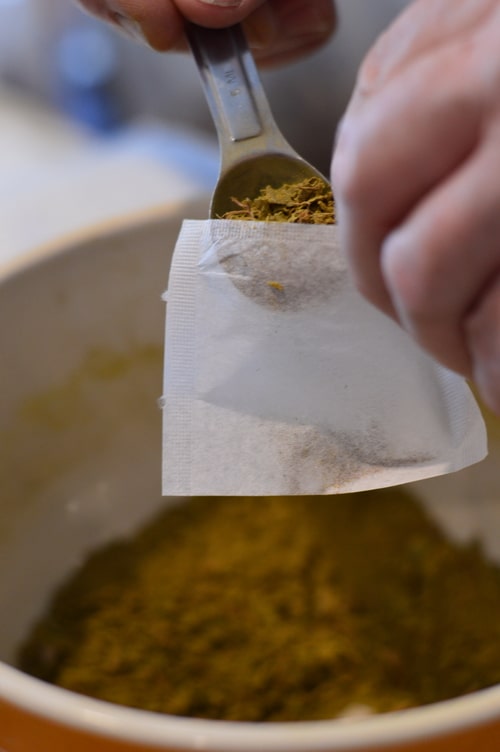 This eyebright formula contains just 5 herbs, chosen for their antimicrobial and stimulating actions on the eye tissues. These herbs cleanse, nourish, and rebuild the eyes. It's important to use the formula regularly for best effect, using it as an eye wash and a tea.