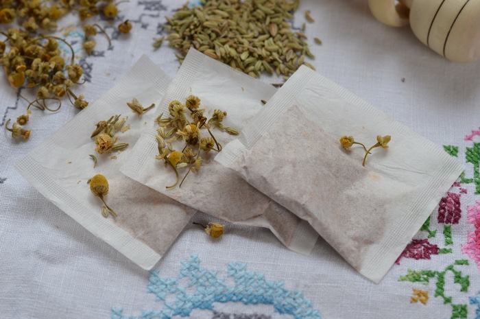Chamomile tea, called manzanilla or “little apple” in Spanish, due to its apple-like scent, is one of the best herbal remedies for anxiety and sleeplessness. A cup of manzanilla tea before bed soothes and relaxes the mind, without leaving you groggy in the morning. It is safe for young children, pregnant women, nursing mothers, and the elderly. And while you probably know it well as a sleep and anxiety remedy, you probably didn’t realize that manzanilla tea is one of the best remedies for tummy upset, nausea, and colicky pains, among its many other benefits.