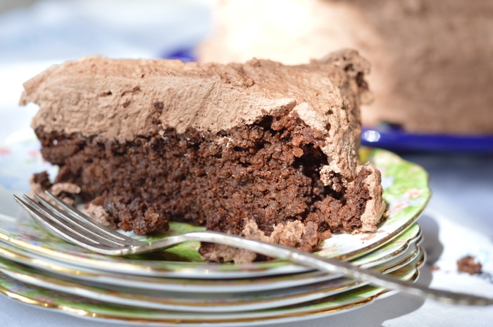 This flourless chocolate cake recipe is made with leftover, cooked, quinoa. It is light and structured with a texture like a normal cake. This is the ideal recipe for Passover celebrations, gluten free desserts, or for those following a grain-free diet. Make it tonight.