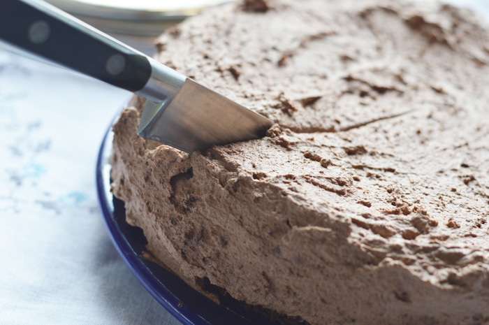 This flourless chocolate cake recipe is made with leftover, cooked, quinoa. It is light and structured with a texture like a normal cake. This is the ideal recipe for Passover celebrations, gluten free desserts, or for those following a grain-free diet. Make it tonight.