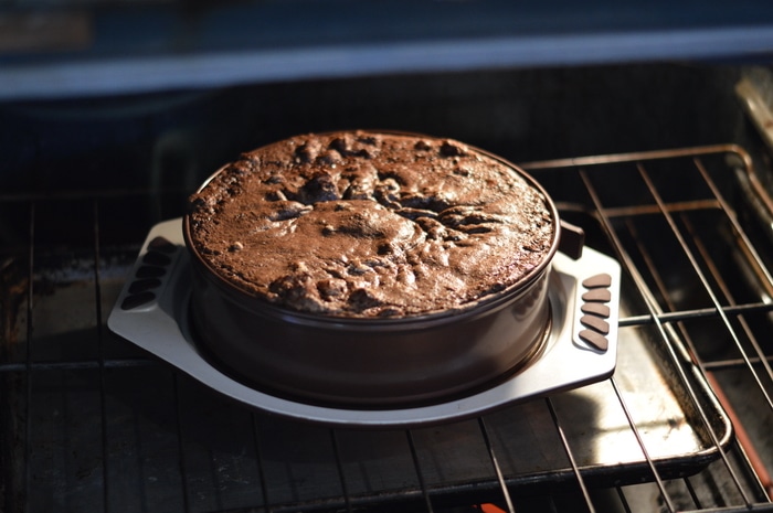 This flourless chocolate cake recipe is made with leftover, cooked, quinoa. It is light and structured with a texture like a normal cake. This is the ideal recipe for Passover celebrations, gluten free desserts, or for those following a grain-free diet. Make it tonight.