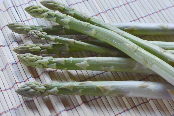 This recipe will give you tangy pickled asparagus with a crunch.  Crunchy, lacto-fermented asparagus is a better filling for fancy tea sandwiches and a nicer addition to the pickle tray.  This is what asparagus was made for.