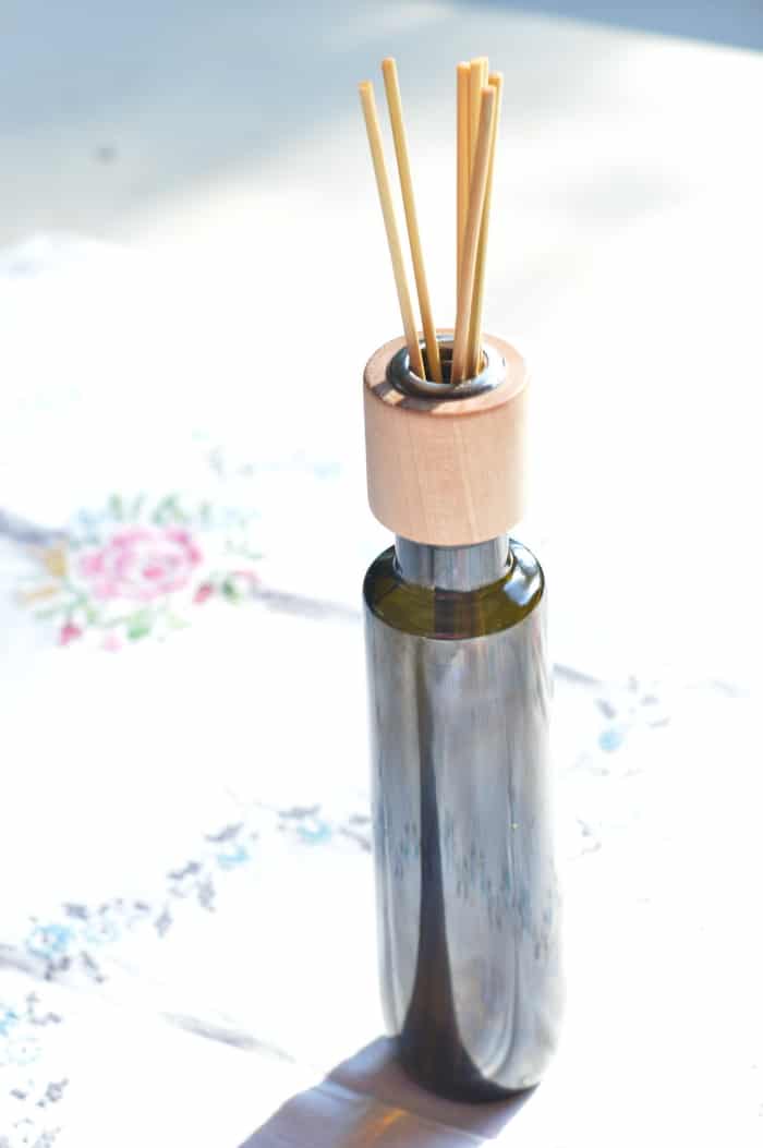 In summer the gross smells seem to hang around a little longer. The more hot and humid it is the more off-smells seem to cling. But don’t grab the toxic solid air fresheners or sprays. Instead make a reed diffuser and freshen indoor air with natural botanical essential oils. You can make one in less than 5 minutes.