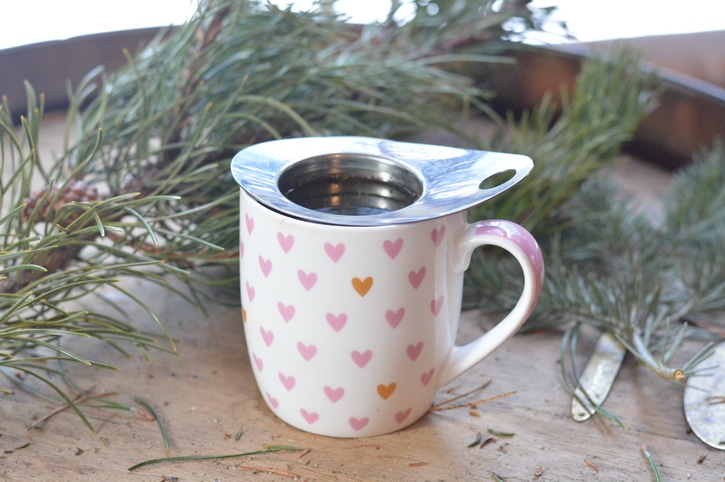Pine needle tea has significant amounts of vitamin C, vitamin A, and flavoniods that make it a citrus-y flavored tonic drink to forage in winter.