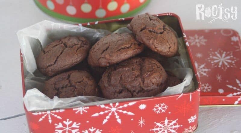 waste free gift wrap ideas - recycled tins from Rootsy