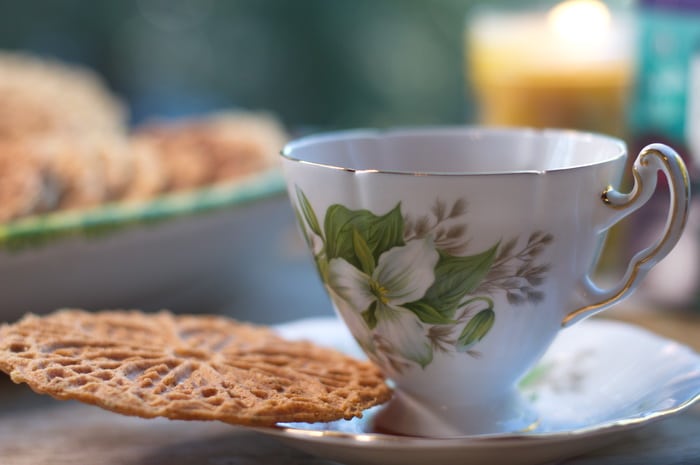pizzelle cookie and a tea cup